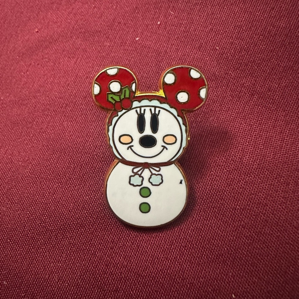 Minnie Mouse Snowman Disney pin